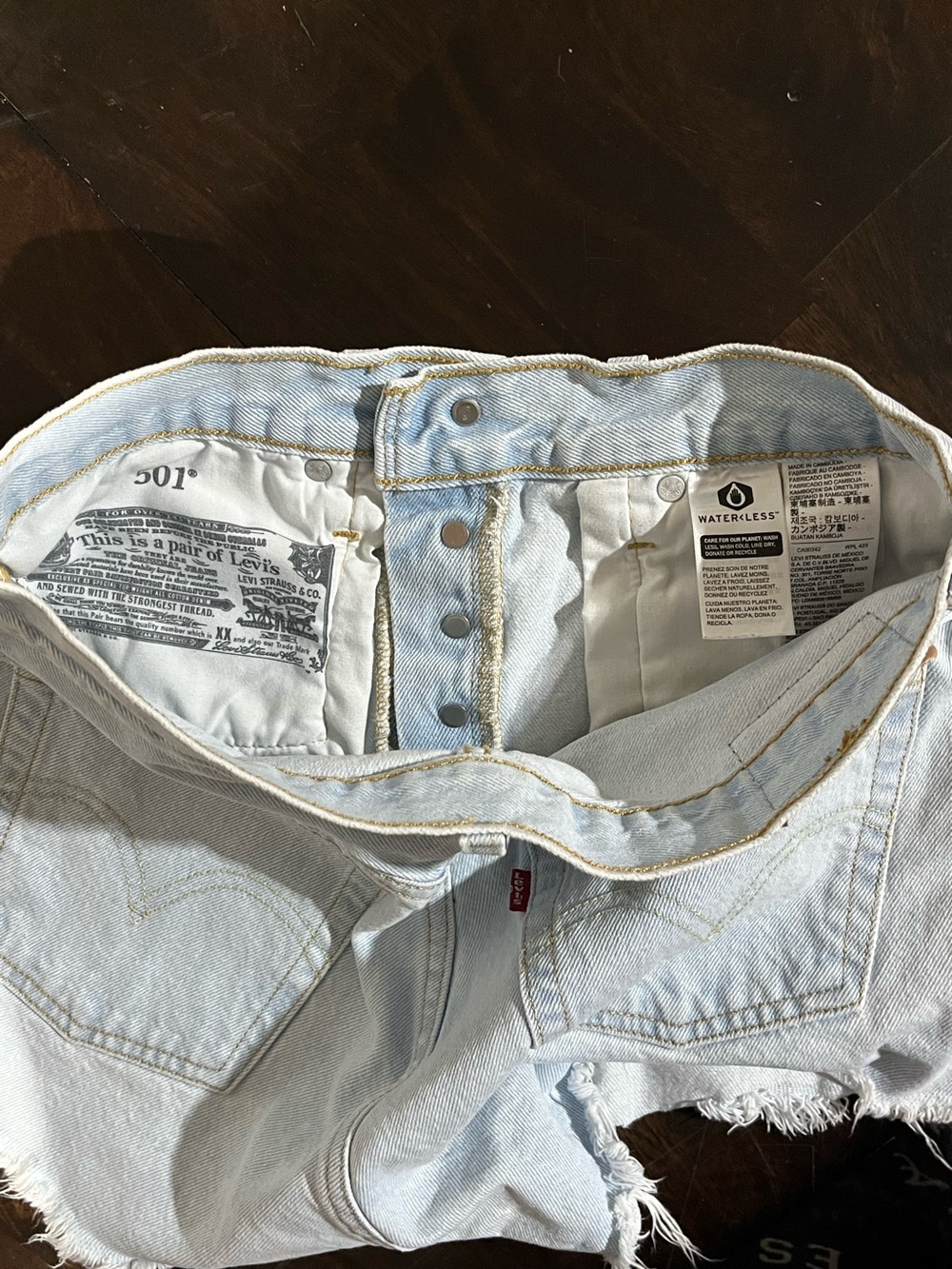 Levi’s 501 Light Wash Denim Frayed Hem Shorts, Sz 26 - Picture 2 of 7